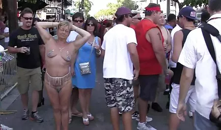 Y calle sesentonas infieles vacía