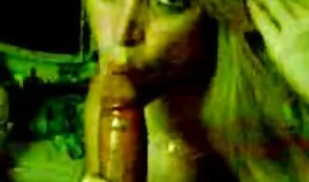 Ariela le muestra videos pornos con infieles